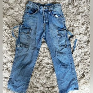 great quality, extra side pockets, baggy. I love cuffing the bottom